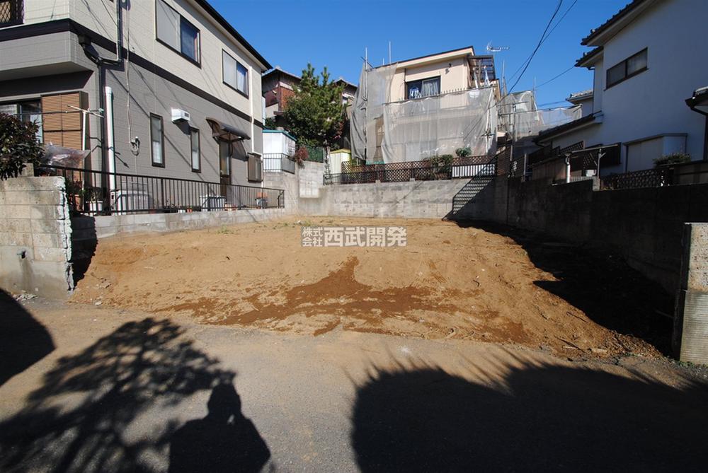 Local photos, including front road. Local (12 May 2013) Shooting