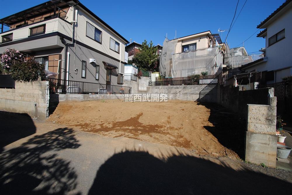 Local photos, including front road. Local (12 May 2013) Shooting