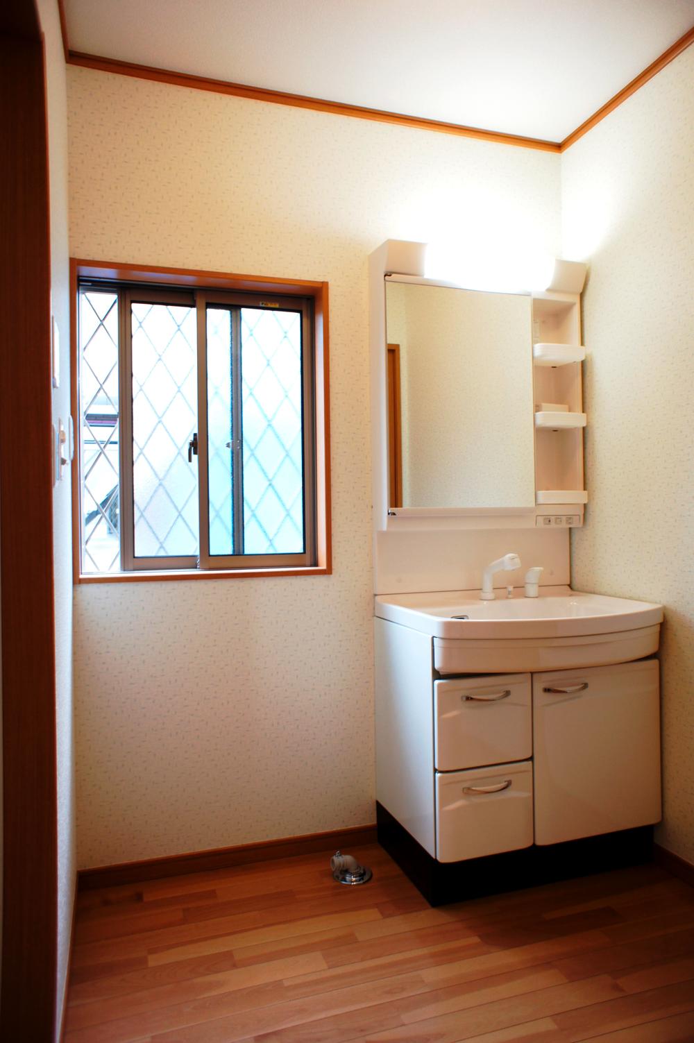 Other local. Same specifications construction cases