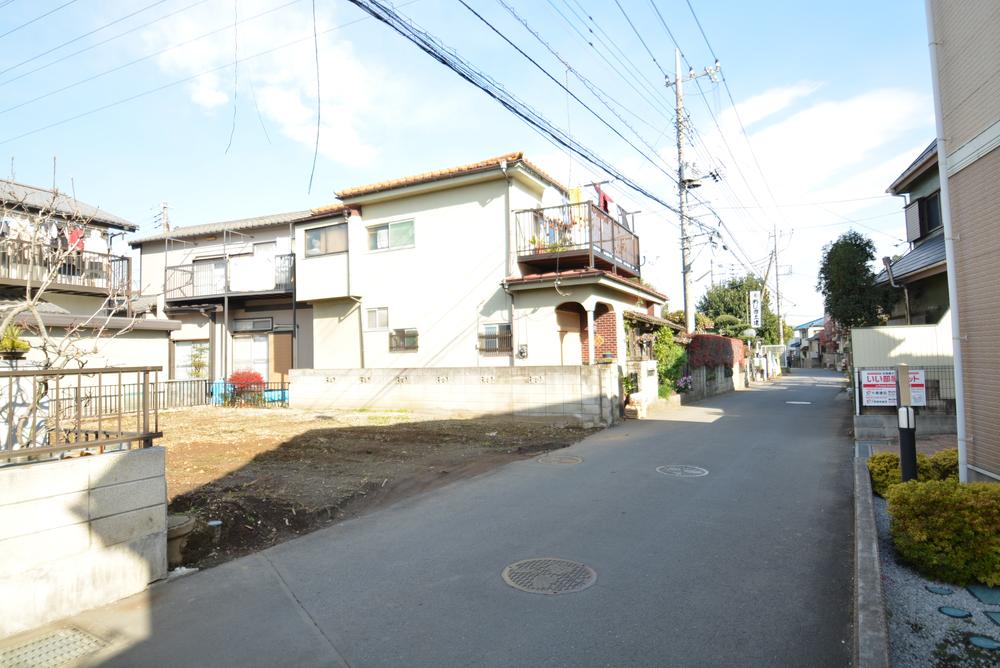 Local photos, including front road. Local (11 May 2013) Shooting