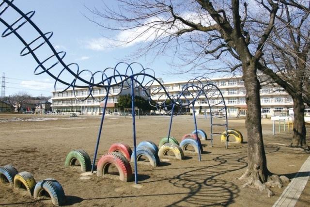 Primary school. Sayamadai until elementary school 210m