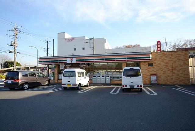 Convenience store. 600m to Seven-Eleven