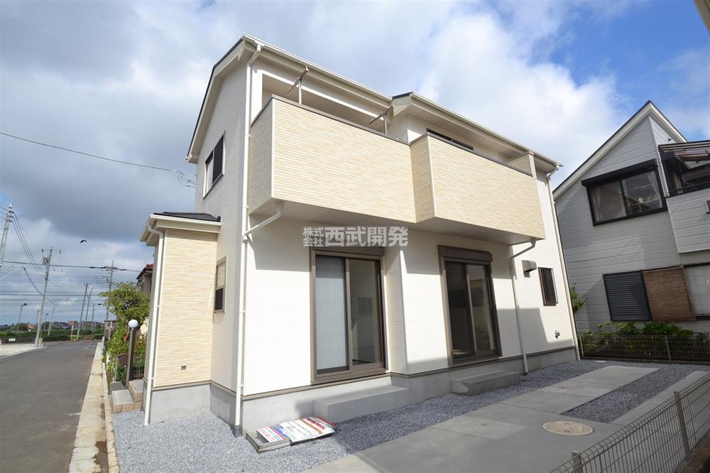 Local photos, including front road. Local (10 May 2013) Shooting