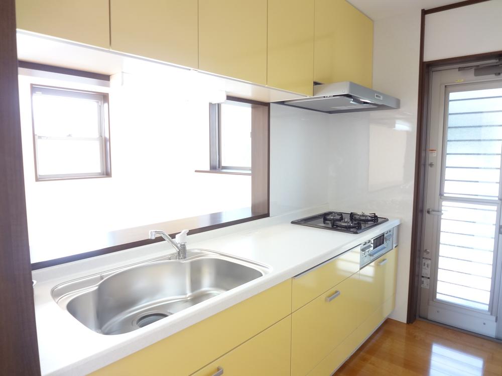 Kitchen. Indoor (10 May 2013) Shooting