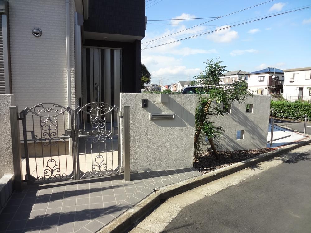 Entrance. Local (10 May 2013) Shooting