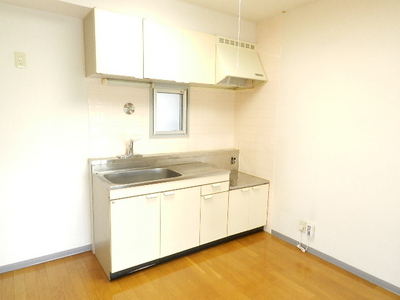 Kitchen. Gas stove 2 burners installed Allowed