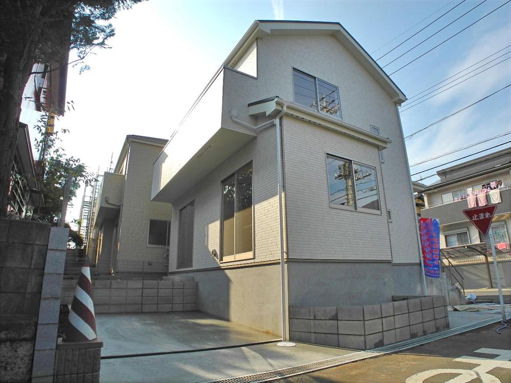 Local appearance photo. It hits the sun of light from the outside in Building 2 (November 2013) shooting south-facing room ◆ You can preview ◆ Feel free to call us <toll-free 0800-601-3240>