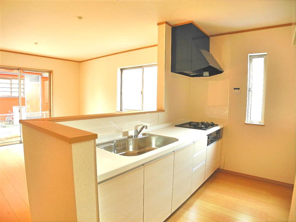 Living. Face-to-face kitchen living room overlooking You can dishes while watching the smile of a child.  (2013 November shooting)