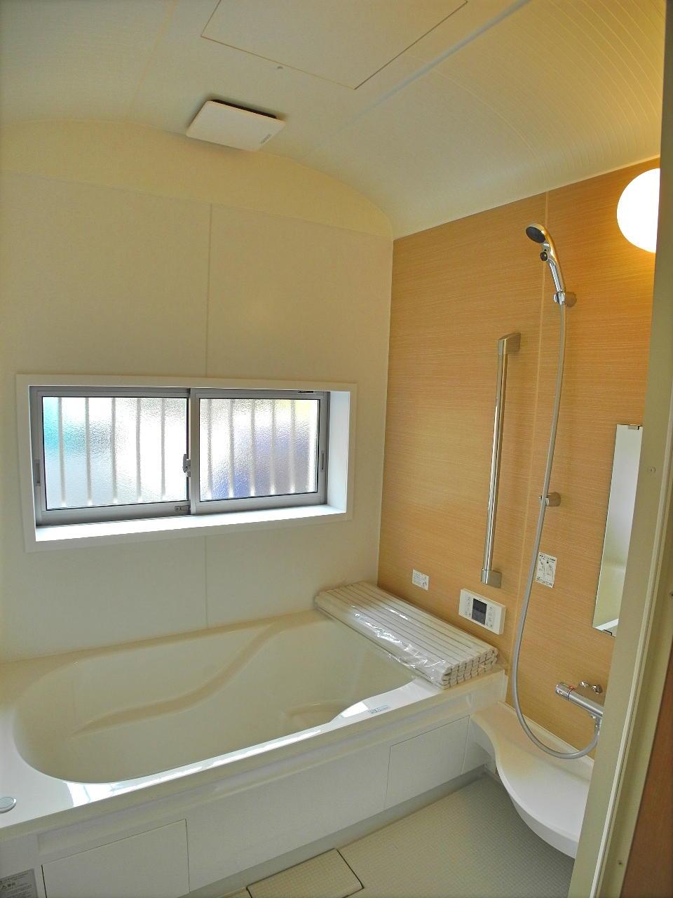 Bathroom. Bathroom to heal fatigue of the day It is a relaxed atmosphere in a natural color.  (October 2013) Shooting