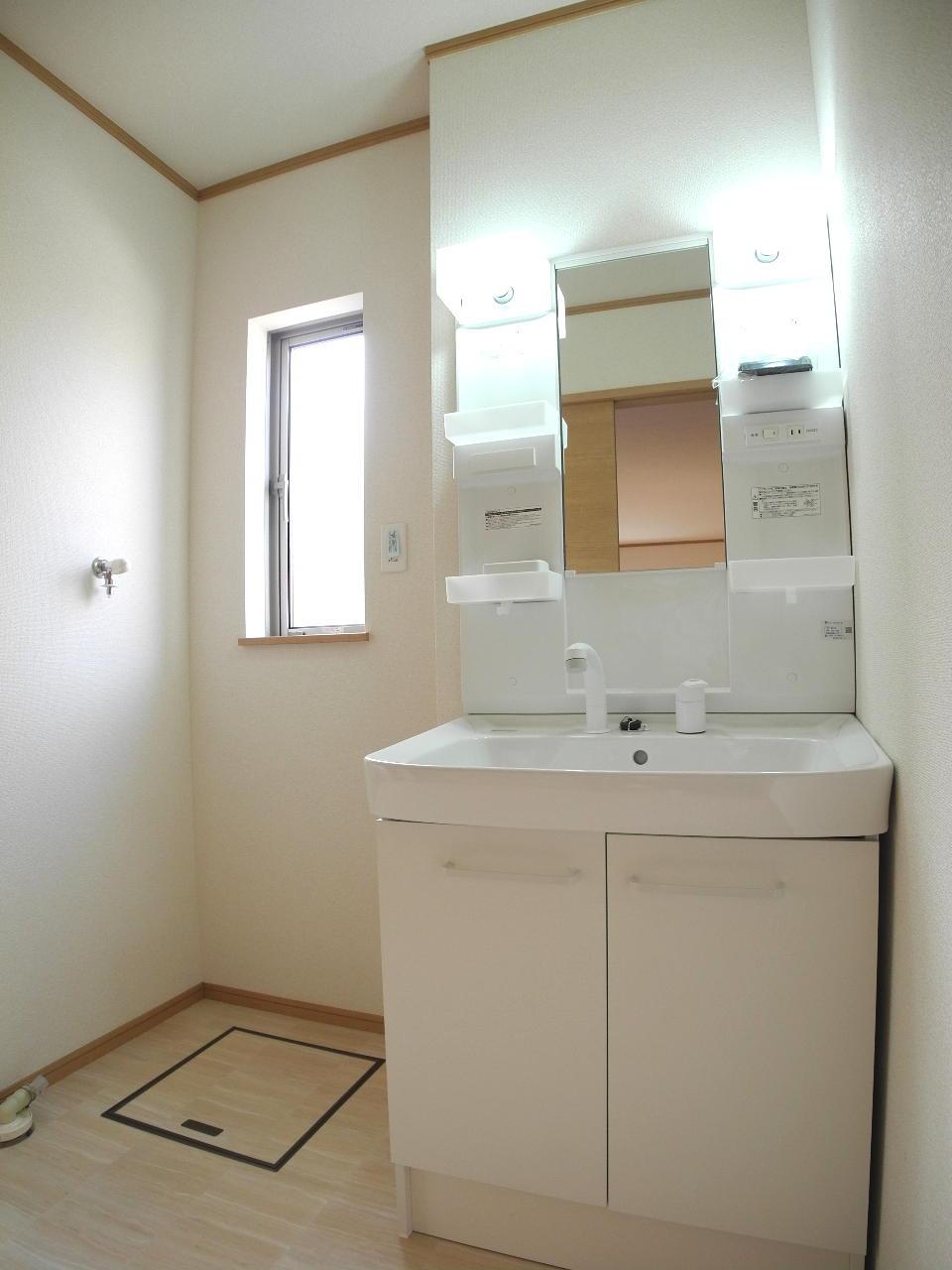 Wash basin, toilet. Wash basin (November 2013) Shooting