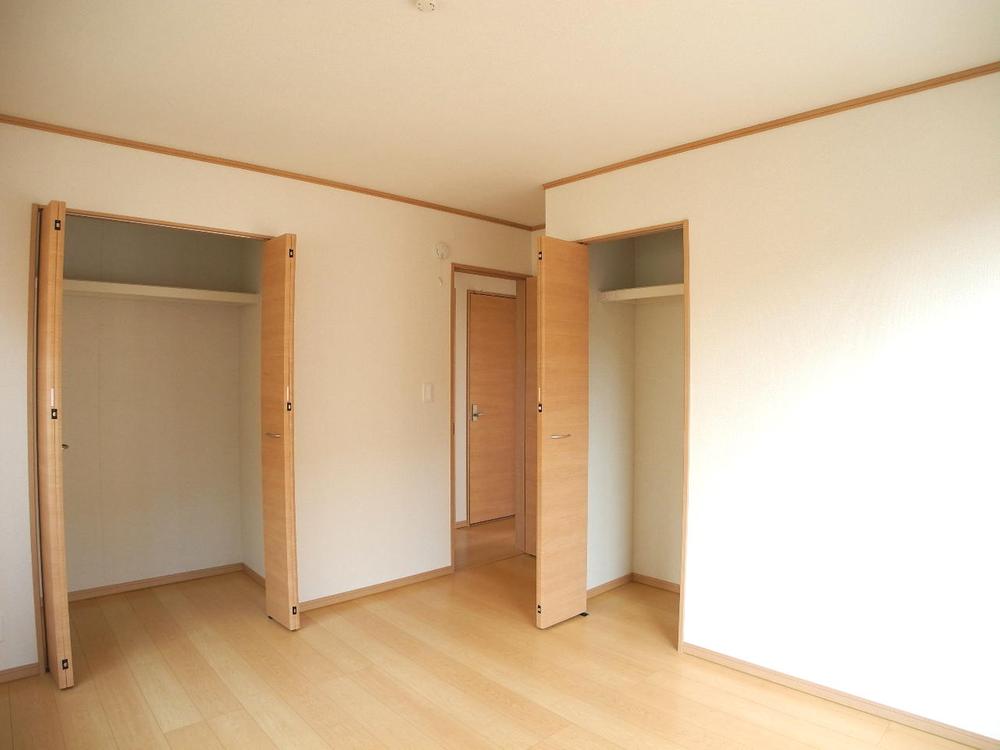 Non-living room. Second floor Western-style bright shades of flooring
