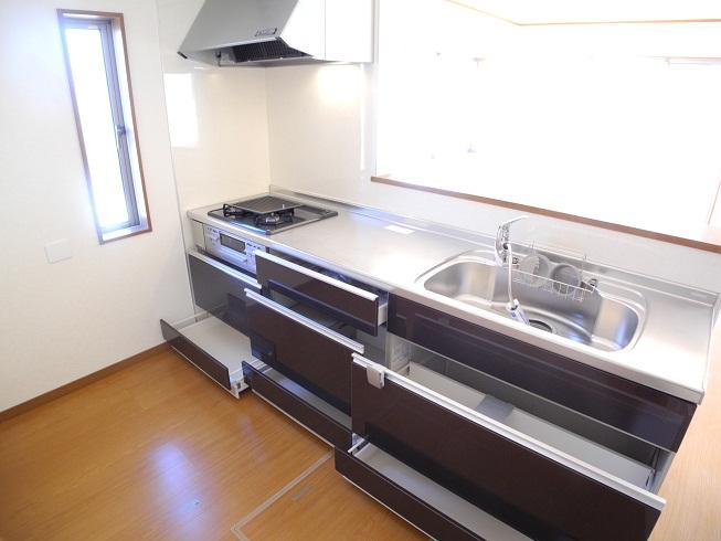 Same specifications photo (kitchen). Same manufacturer construction cases