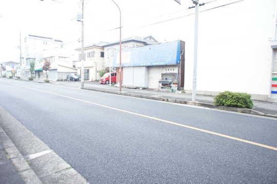 Local photos, including front road. Frontal road