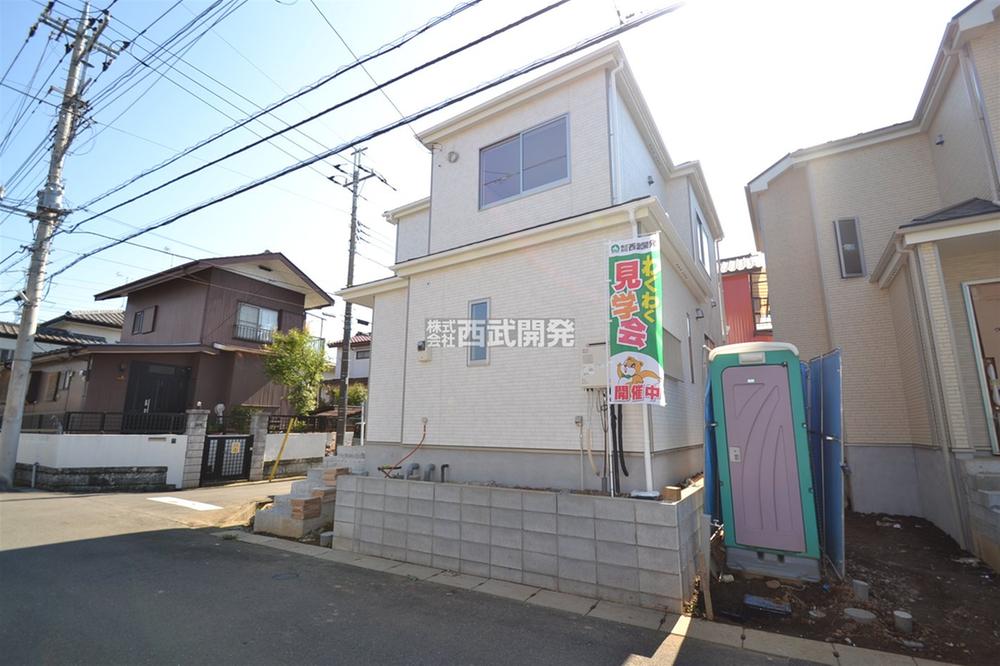 Local photos, including front road. Local (10 May 2013) Shooting