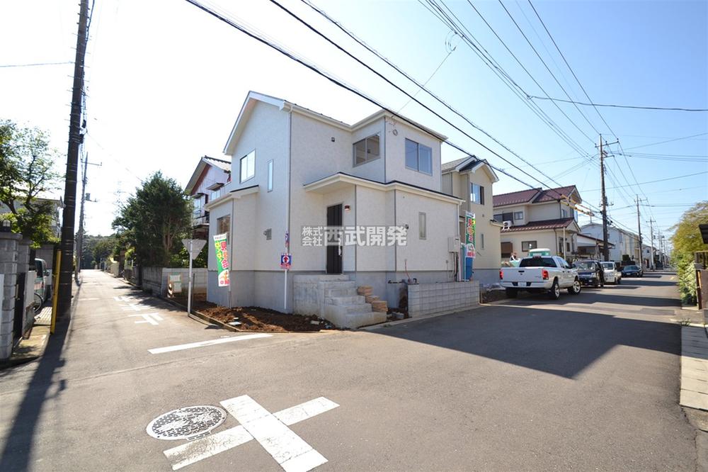 Local photos, including front road. Local (10 May 2013) Shooting