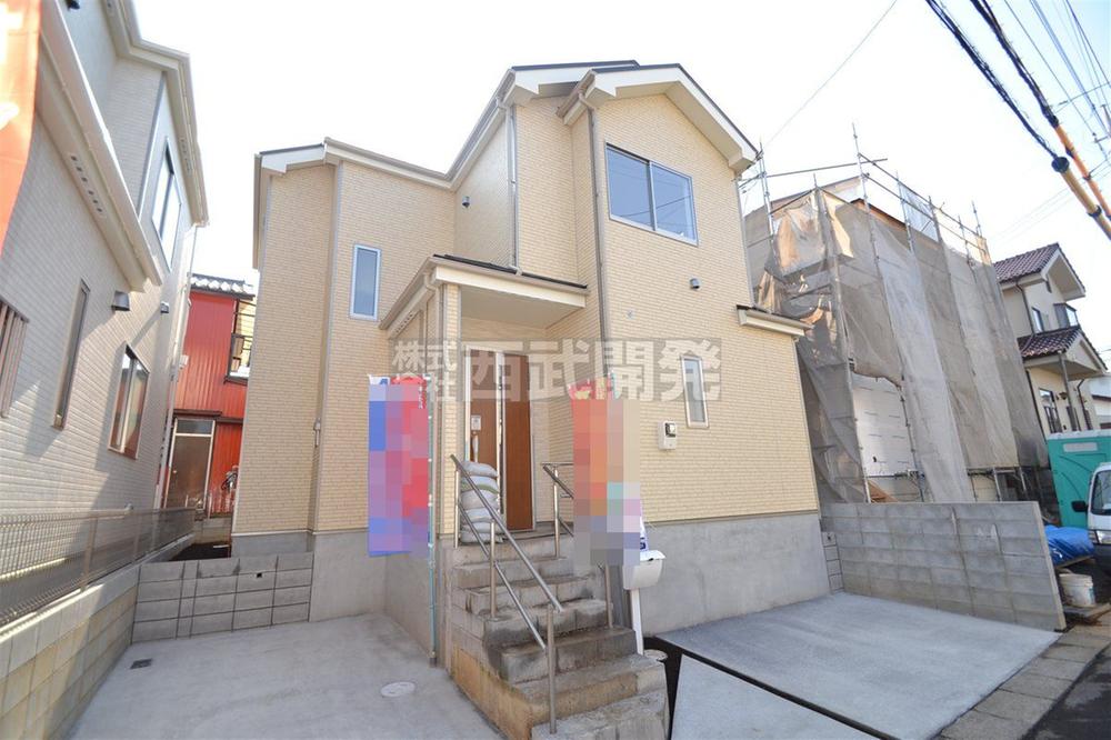 Local photos, including front road. Local (11 May 2013) Shooting