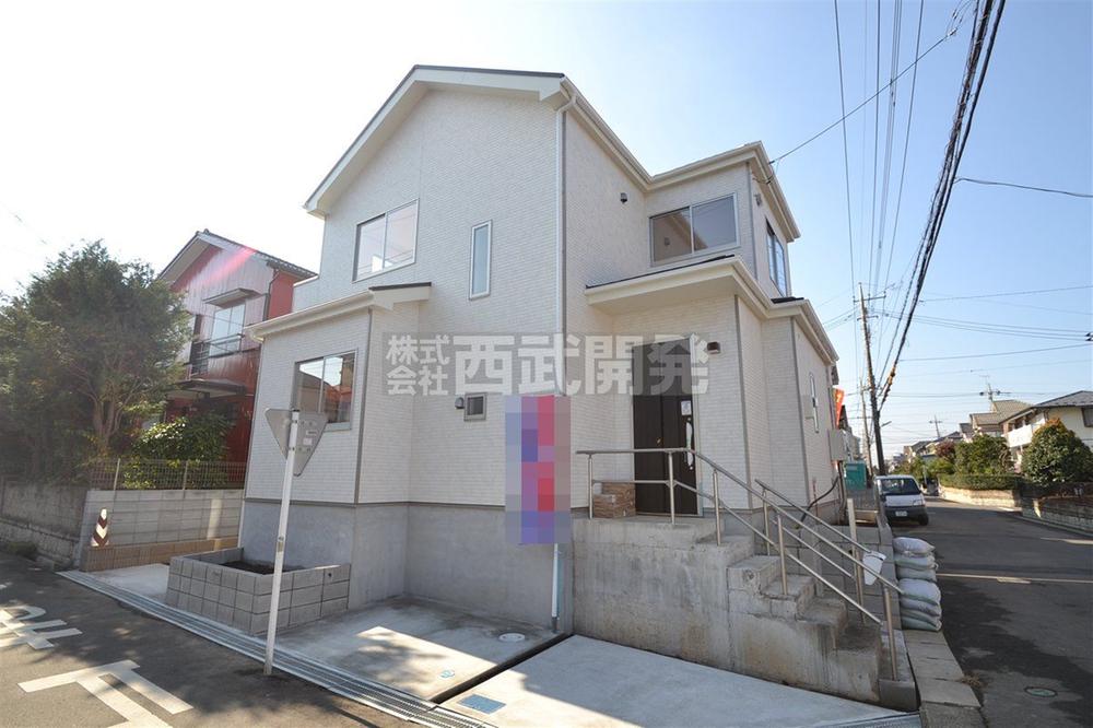 Local appearance photo. Local (11 May 2013) Shooting