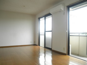 Living and room. Same property ・ This is the inverting type of room