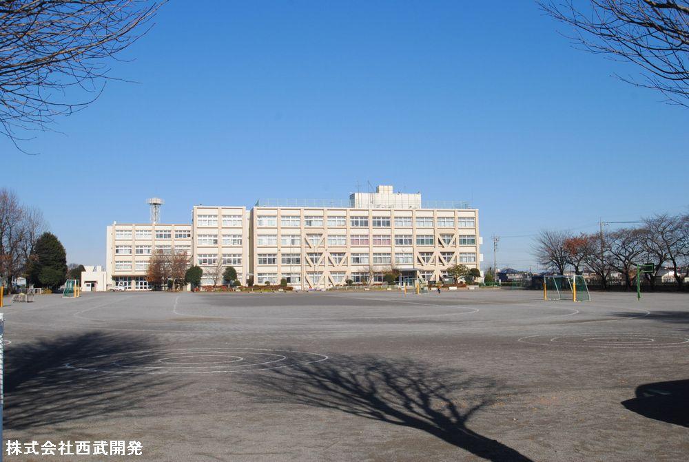 Primary school. To South Elementary School 320m