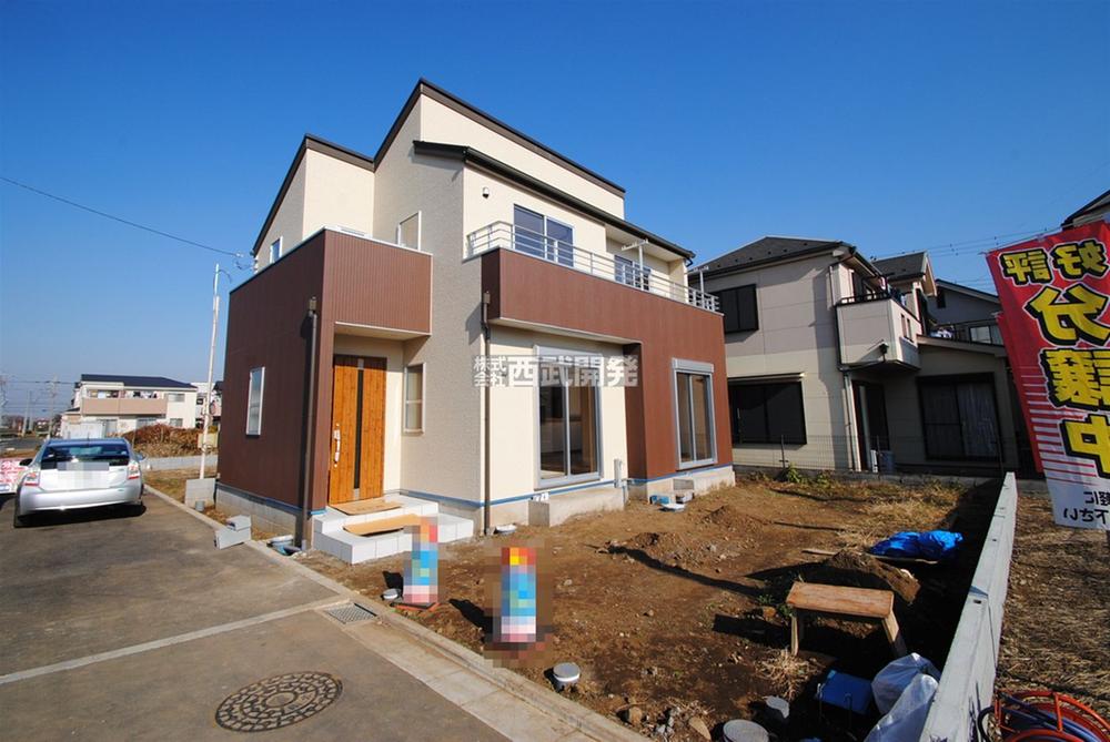 Local photos, including front road. Local (12 May 2013) Shooting