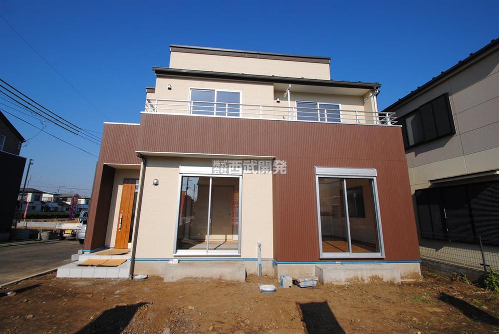 Local photos, including front road. Local (12 May 2013) Shooting