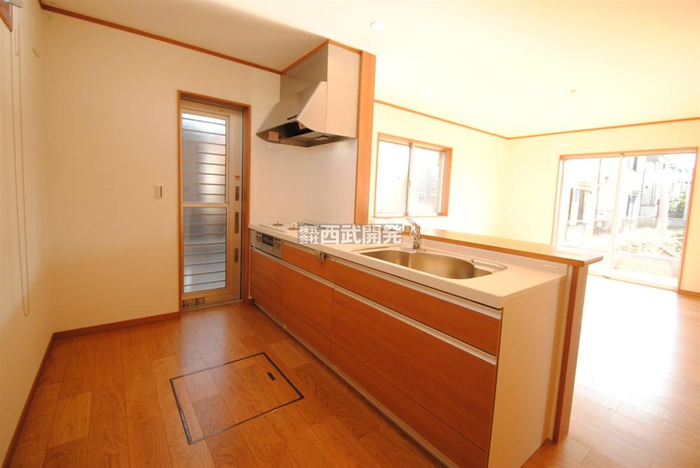 Kitchen. Indoor (12 May 2013) Shooting