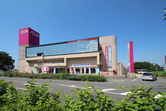 Shopping centre. 910m until ion Musashi Sayama shop