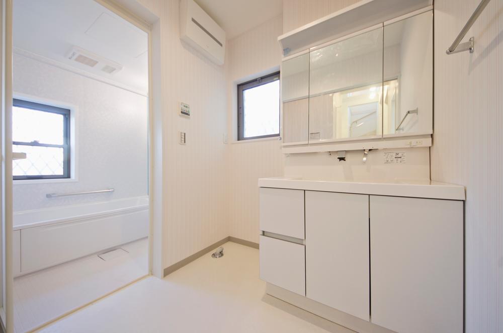 Building plan example (introspection photo). Washbasin You can choose the color ring. 