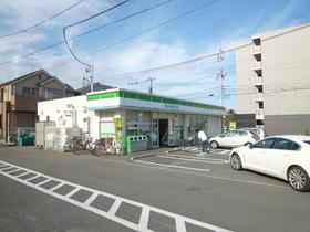 Convenience store. 870m to Family Mart (convenience store)