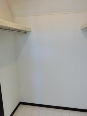 Receipt. Walk-in closet