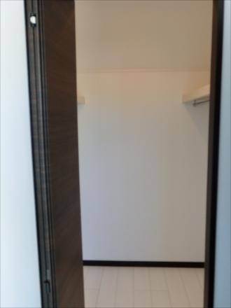 Receipt. Walk-in closet