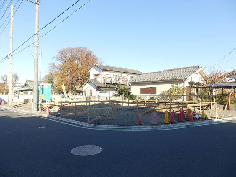 Local photos, including front road. Local Photos