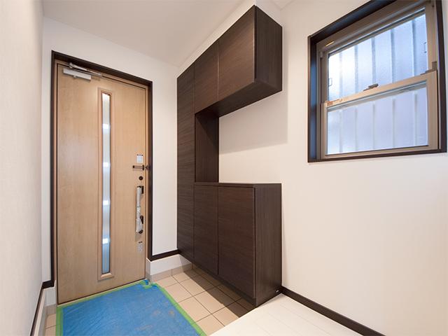 Entrance. Indoor (10 May 2013) Shooting