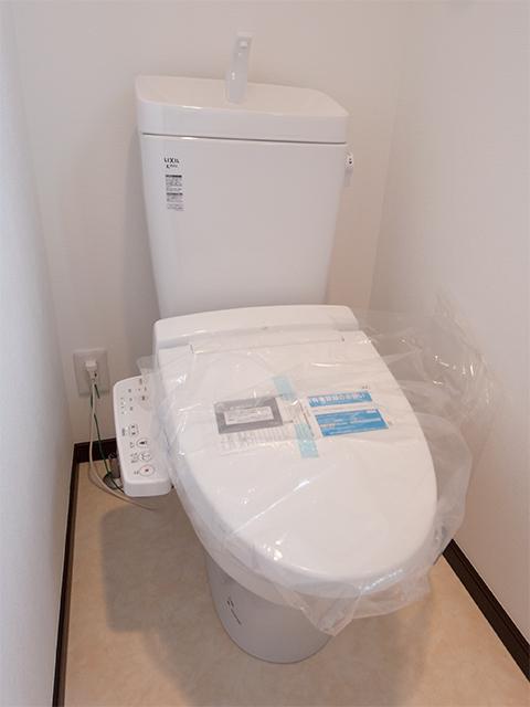 Toilet. Indoor (10 May 2013) Shooting