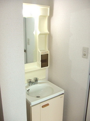 Washroom. Independent wash basin