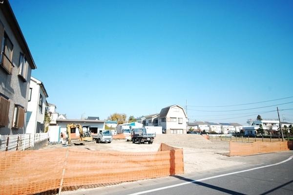 Local photos, including front road. Local (12 May 2013) Shooting