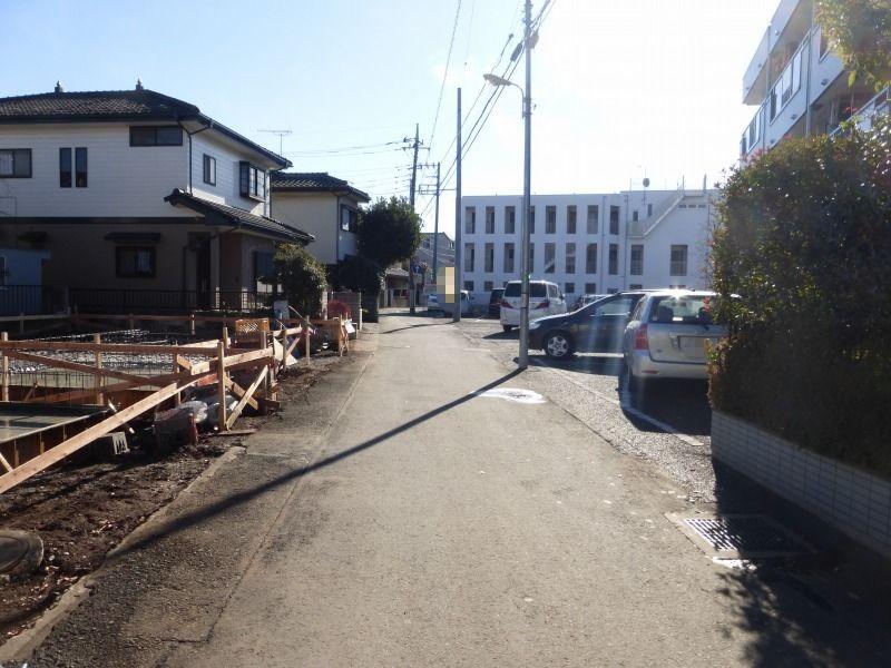 Local photos, including front road. Selling local (2013 December shooting)