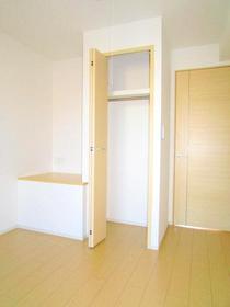 Other Equipment. Western-style 5.1 Pledge of the room is equipped with closet.