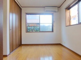 Living and room. ◆ 2 face lighting for the corner room ◆