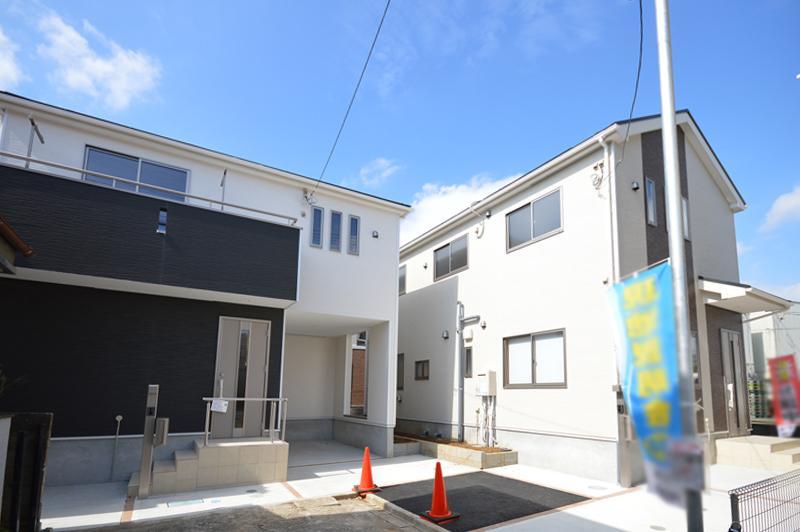 Local photos, including front road. Local Photos