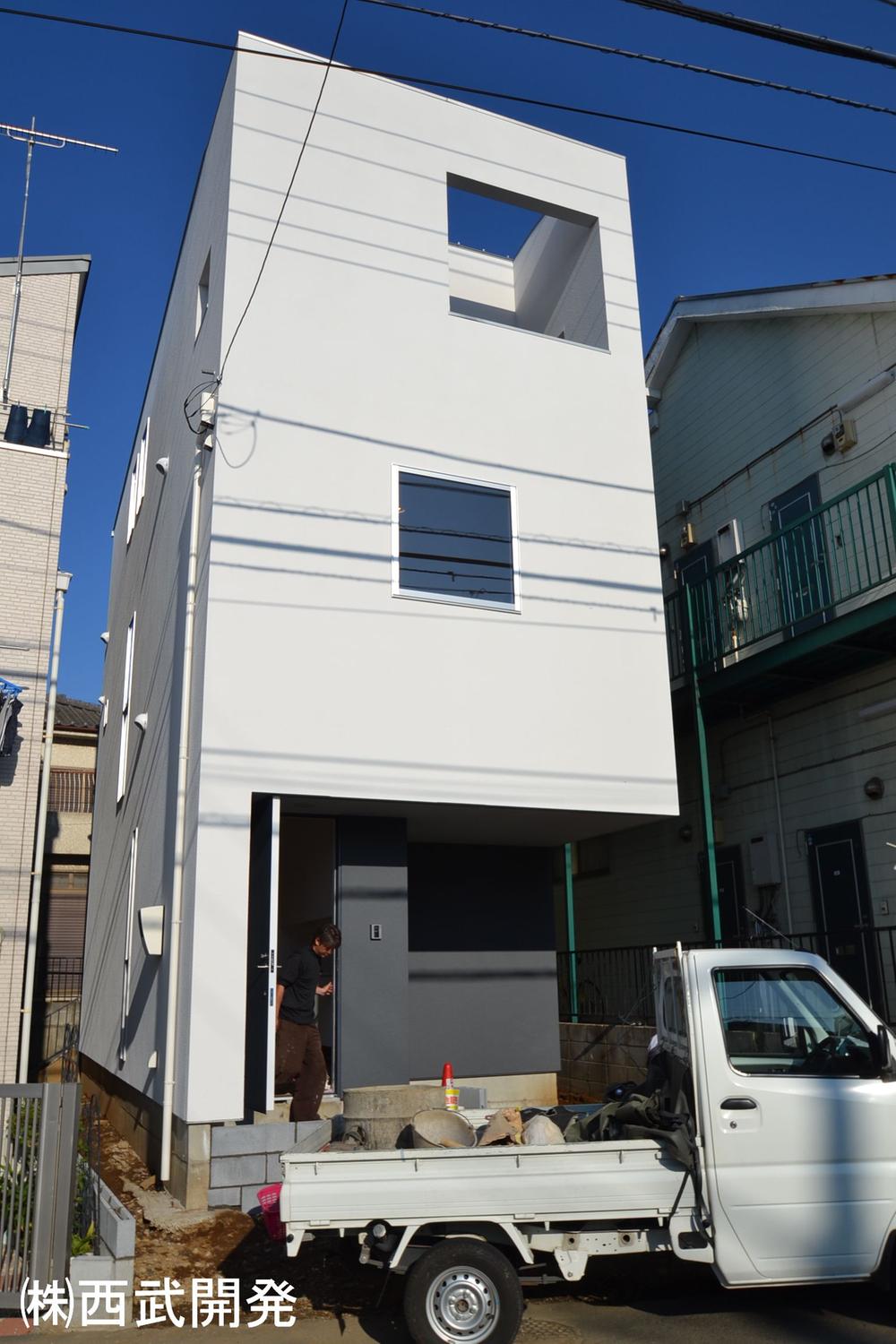 Local photos, including front road. Local (11 May 2013) Shooting