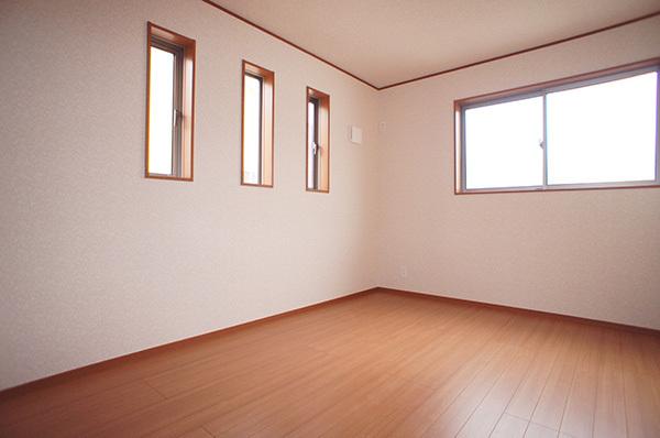 Non-living room. 1 Building