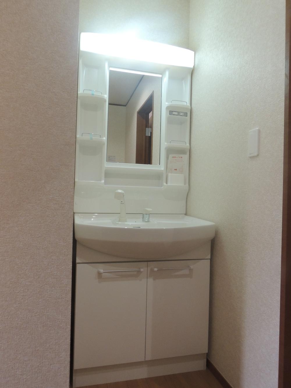 Wash basin, toilet. Interior