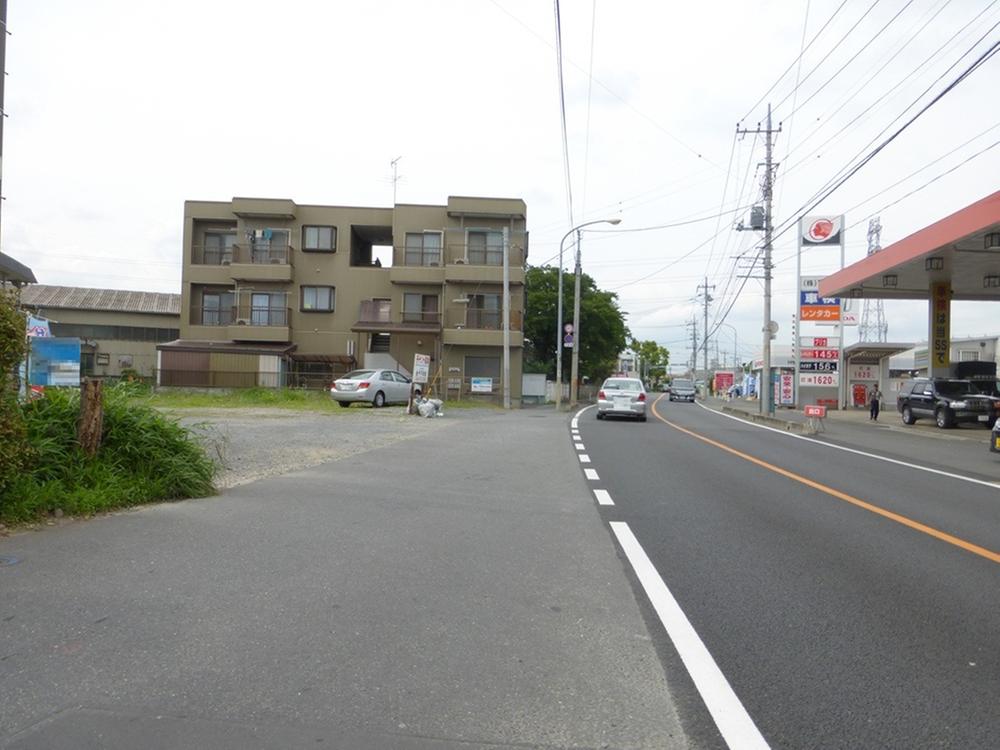 Local photos, including front road. Frontal road