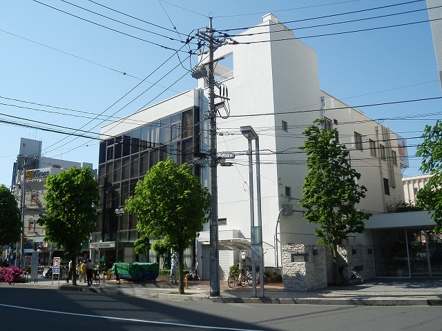 Bank. Saitama Resona Bank until the (bank) 490m