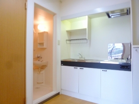 Kitchen. A little good-sized kitchen with 1 lot gas stoves ☆