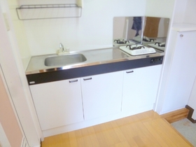 Kitchen. A little good-sized kitchen with 1 lot gas stoves ☆