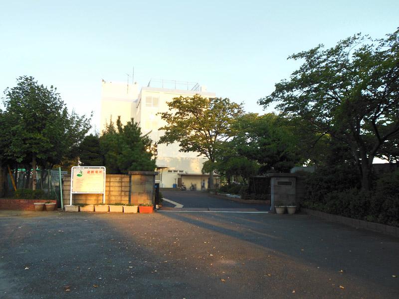 Junior high school. Shiki Municipal Muneoka 1027m to the second junior high school