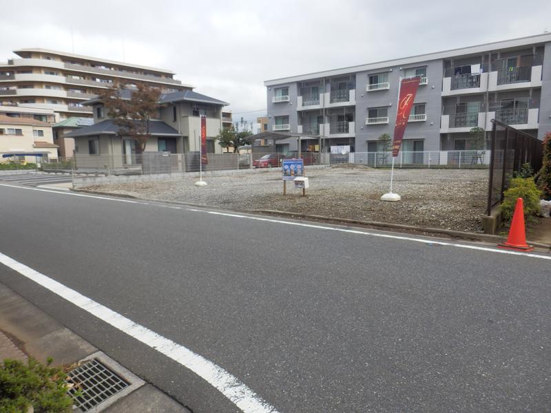 Local photos, including front road. Local Photos