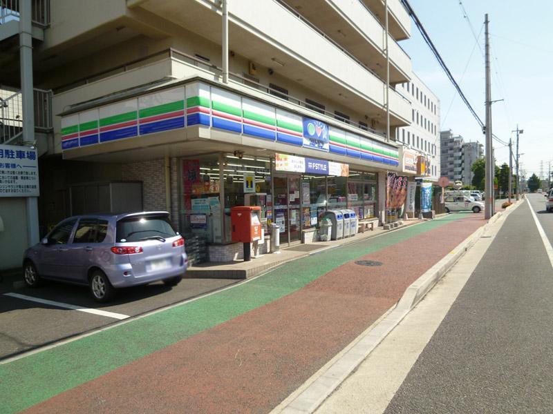 Convenience store. Three F Shiki Saiwaicho 252m to shop